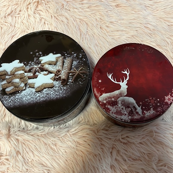 Vintage Christmas tins - Picture 3 of 7